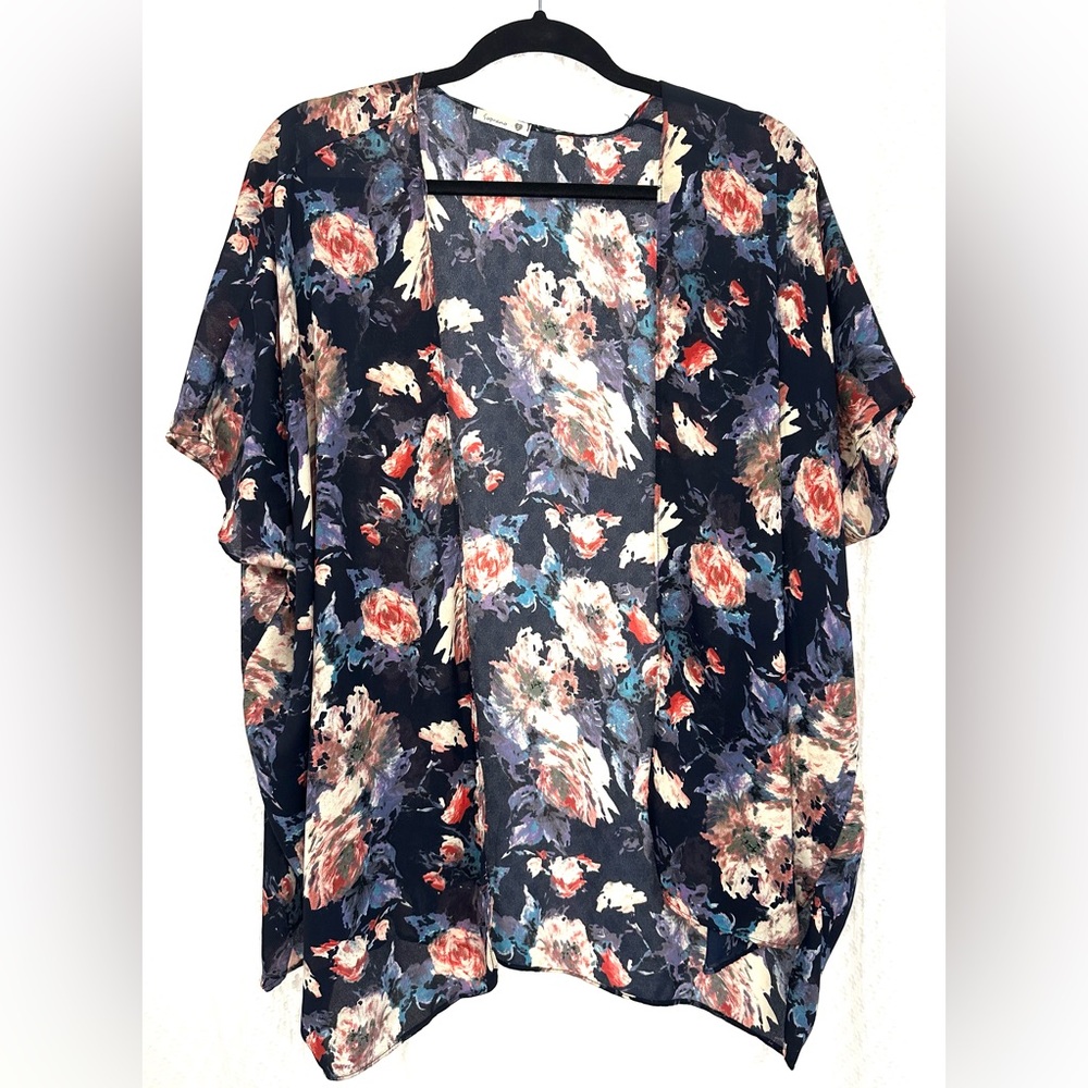 Soprano | Floral Kimono! Size Small